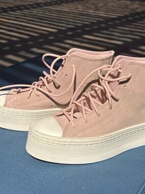 Women’s High-Top Converse Platform Sneakers - Pink Suede